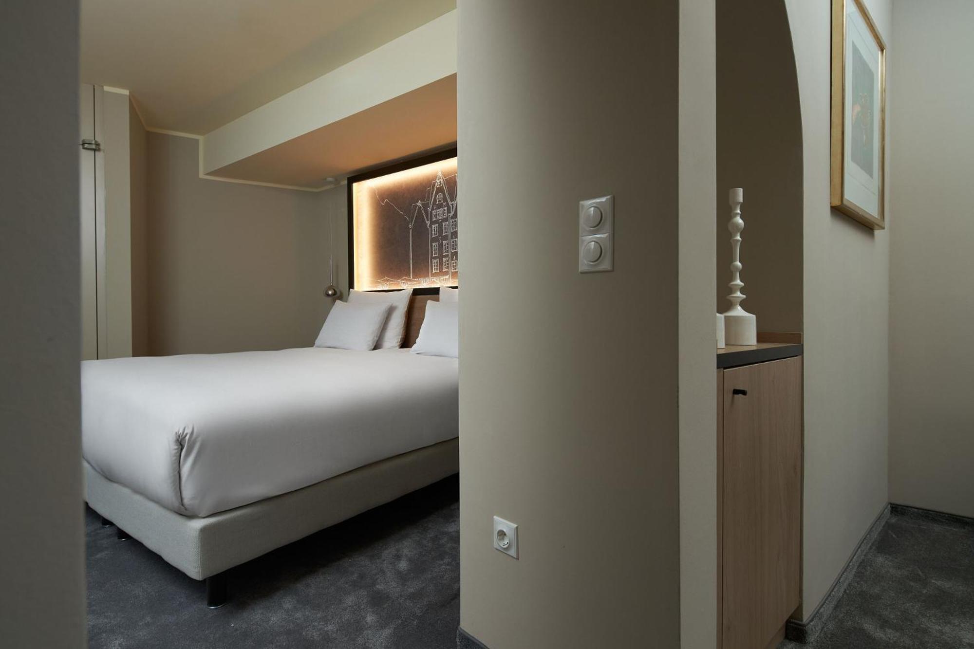 Wasserturm Hotel Cologne, Curio Collection By Hilton Bagian luar foto