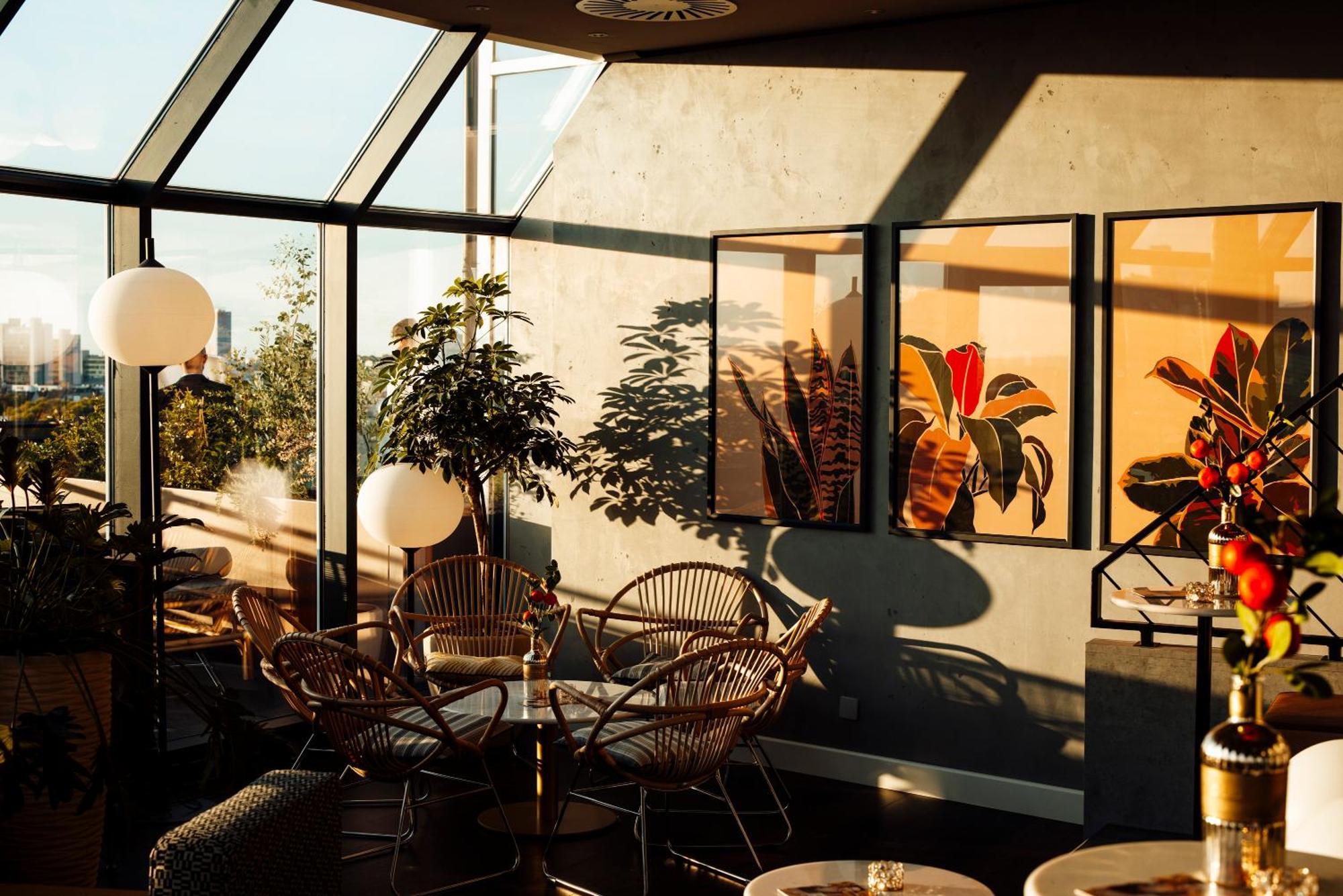 Wasserturm Hotel Cologne, Curio Collection By Hilton Bagian luar foto