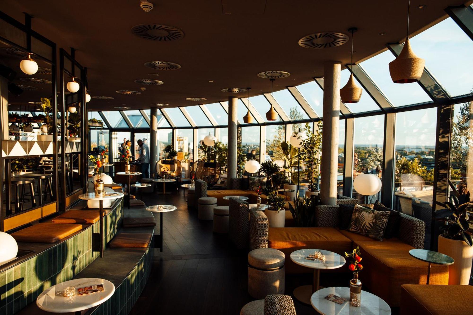 Wasserturm Hotel Cologne, Curio Collection By Hilton Bagian luar foto