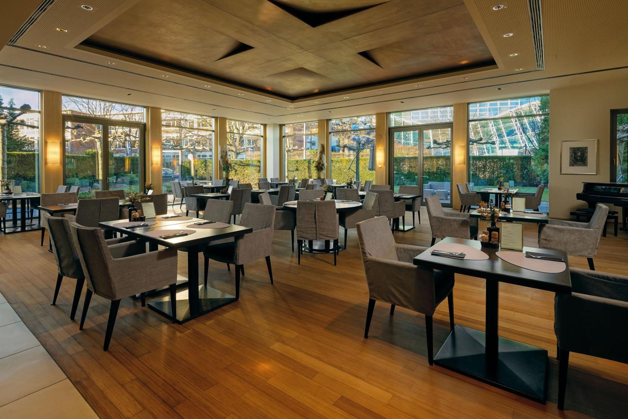 Wasserturm Hotel Cologne, Curio Collection By Hilton Bagian luar foto
