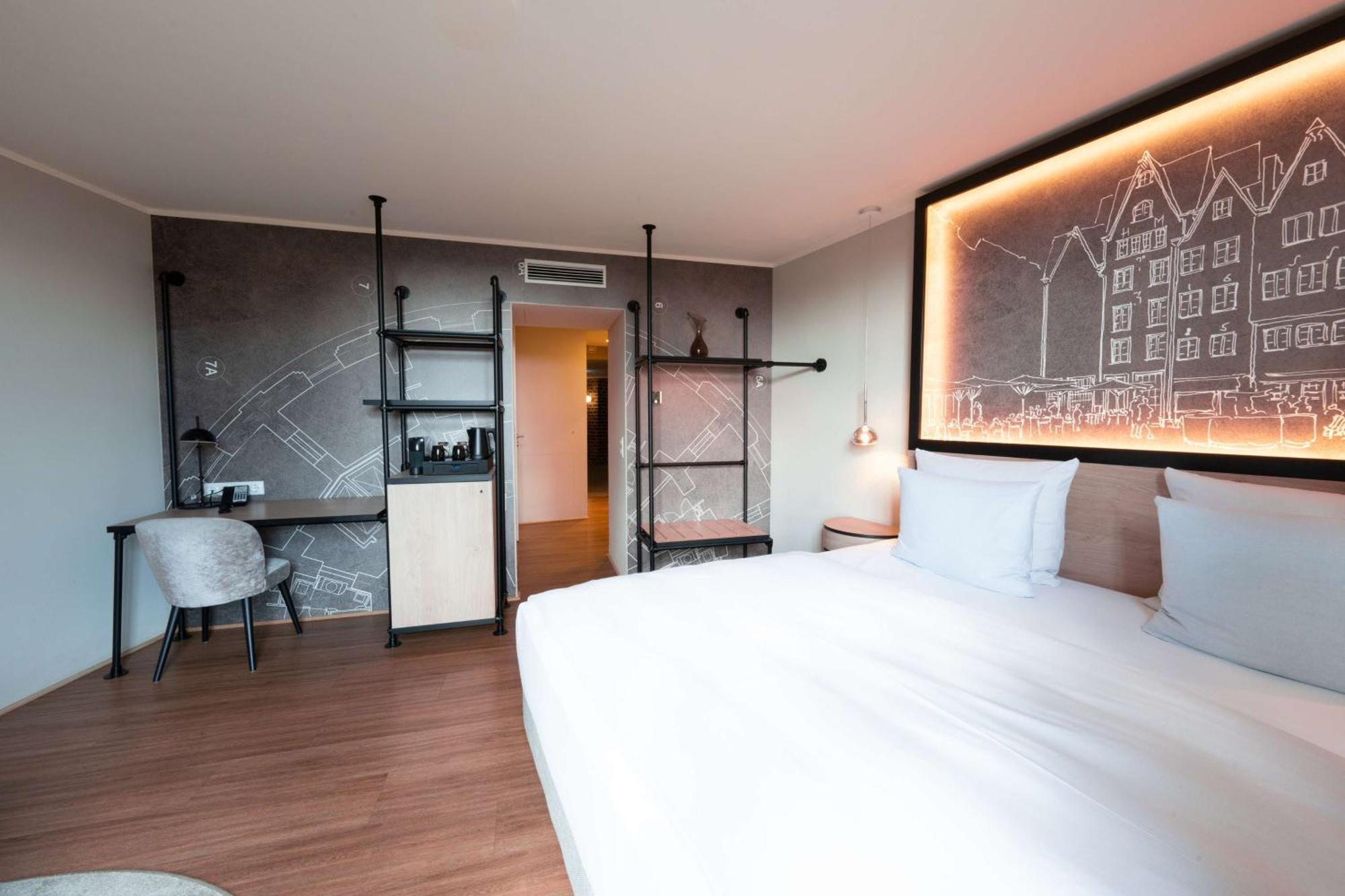 Wasserturm Hotel Cologne, Curio Collection By Hilton Bagian luar foto