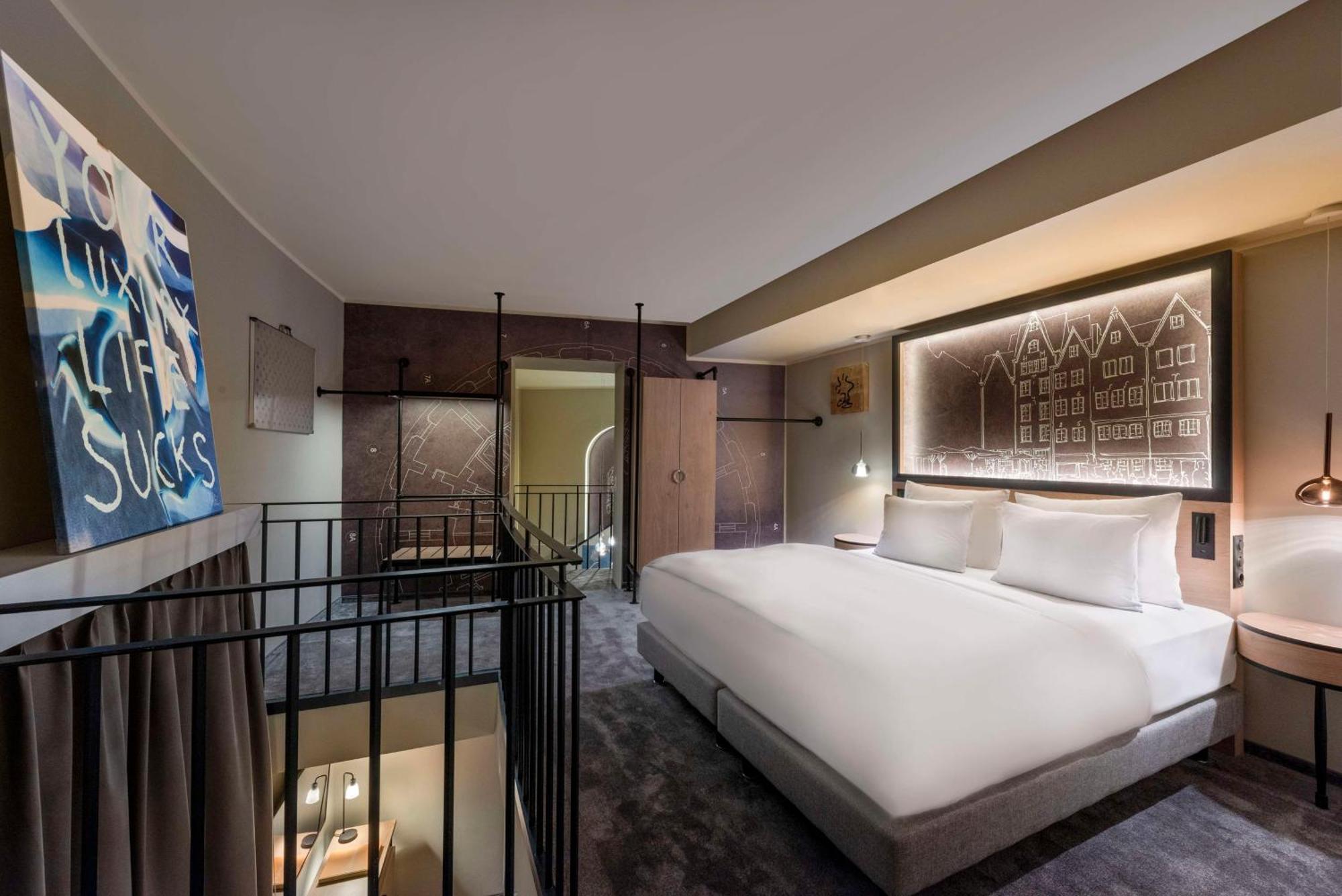 Wasserturm Hotel Cologne, Curio Collection By Hilton Bagian luar foto