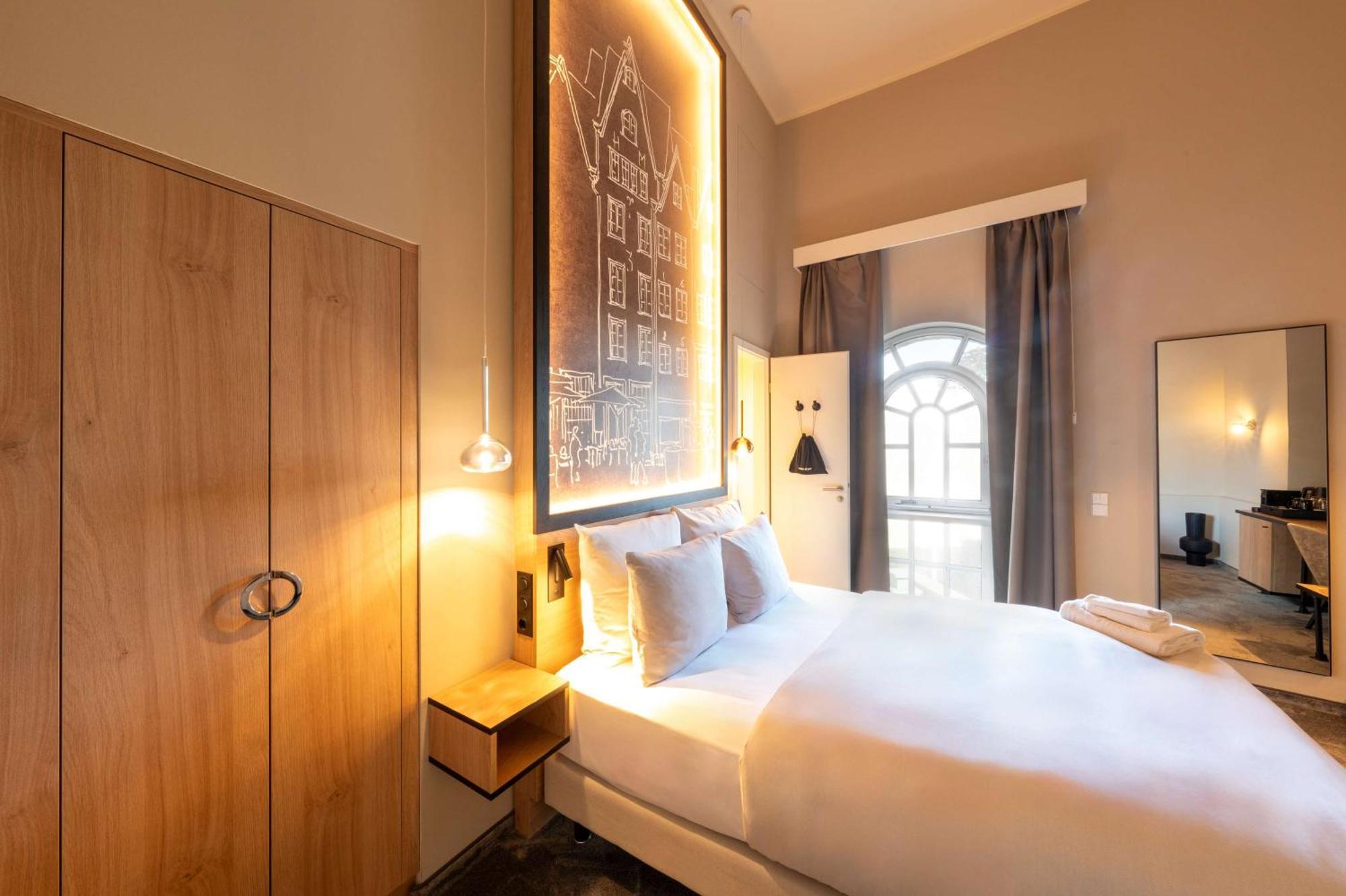 Wasserturm Hotel Cologne, Curio Collection By Hilton Bagian luar foto