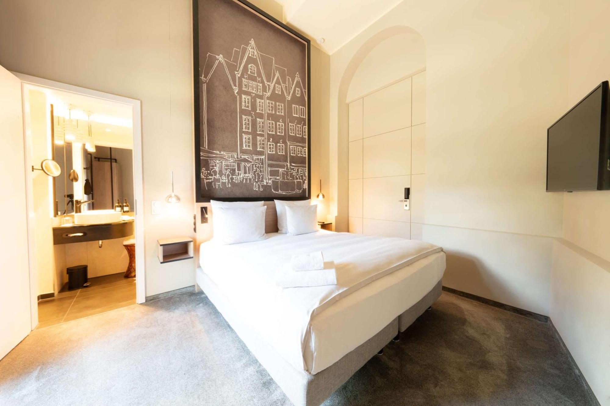 Wasserturm Hotel Cologne, Curio Collection By Hilton Bagian luar foto