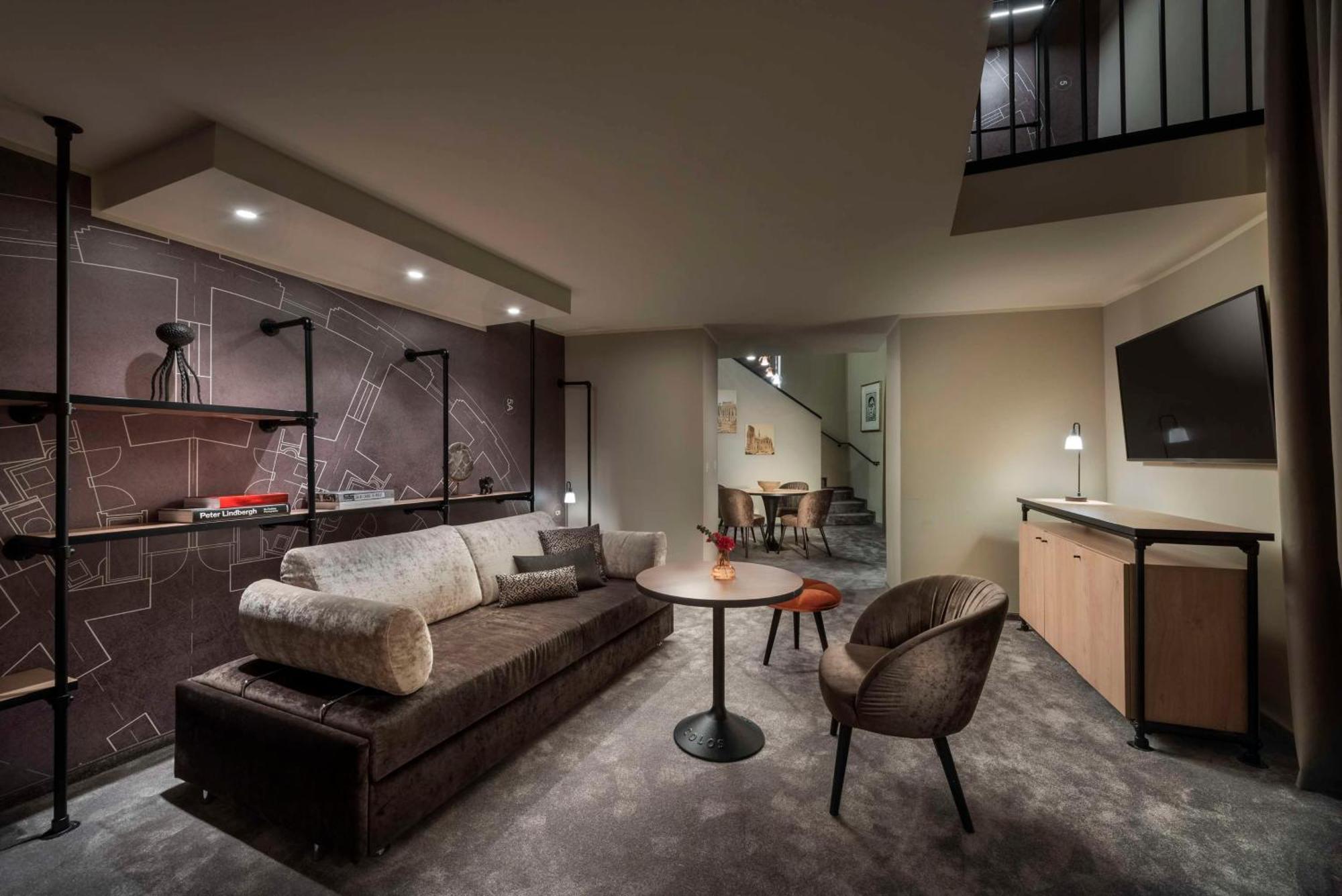 Wasserturm Hotel Cologne, Curio Collection By Hilton Bagian luar foto