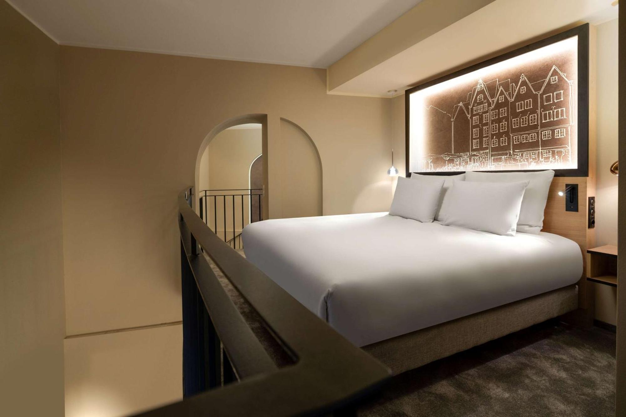 Wasserturm Hotel Cologne, Curio Collection By Hilton Bagian luar foto