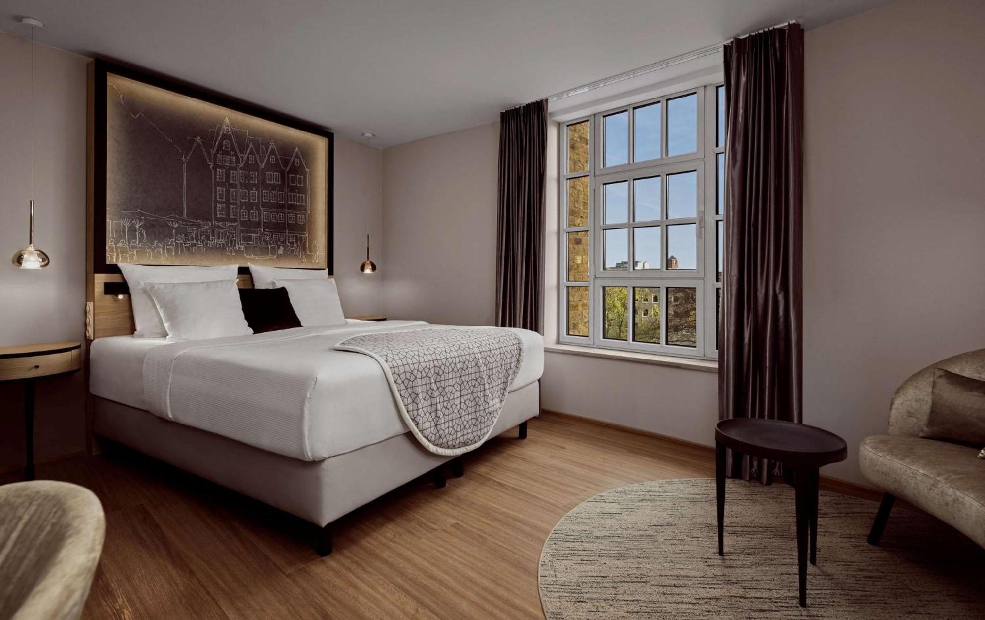 Wasserturm Hotel Cologne, Curio Collection By Hilton Bagian luar foto