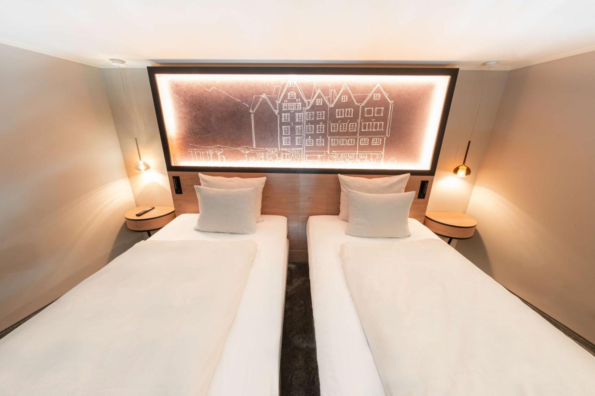 Wasserturm Hotel Cologne, Curio Collection By Hilton Bagian luar foto