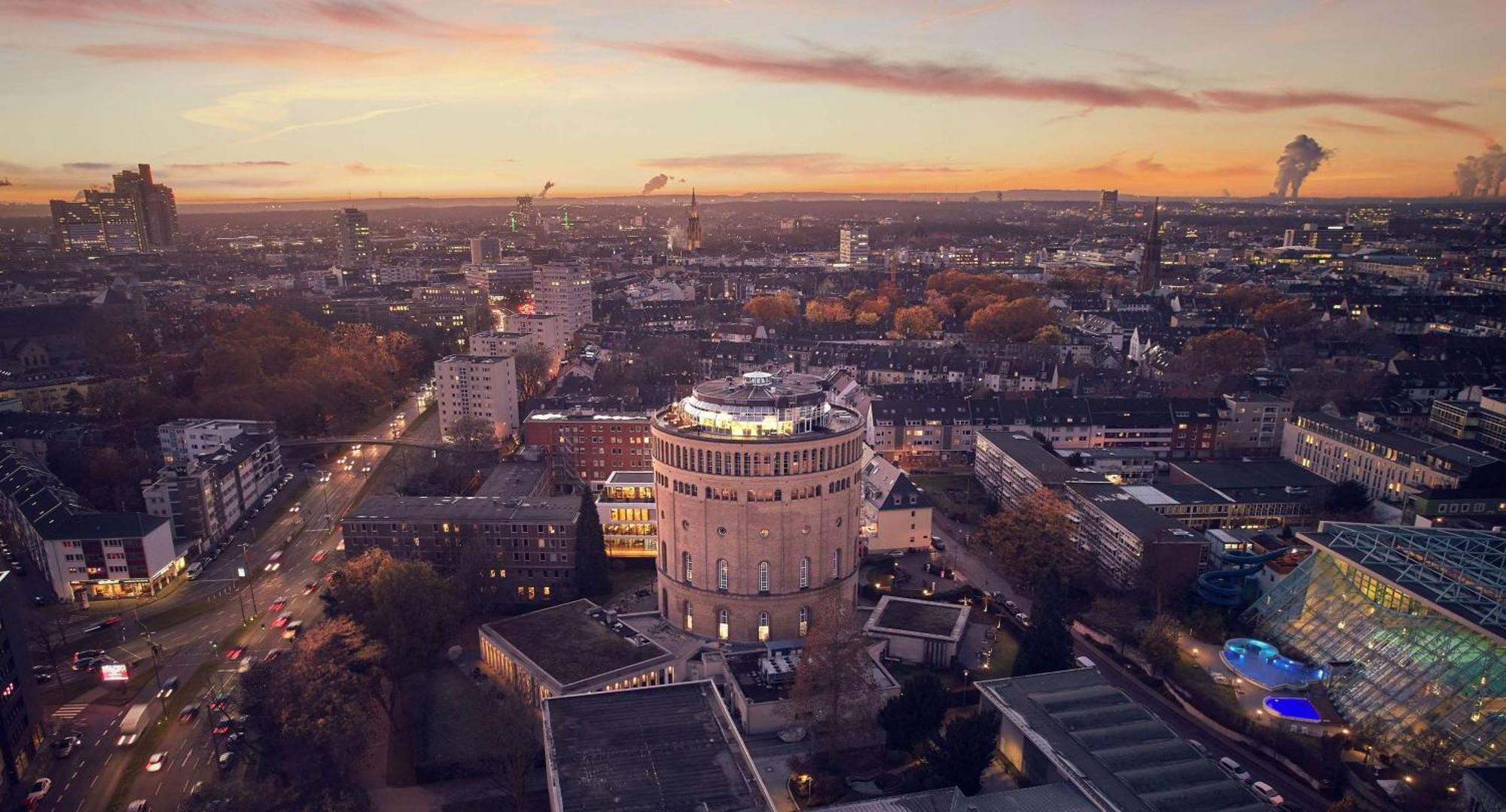 Wasserturm Hotel Cologne, Curio Collection By Hilton Bagian luar foto