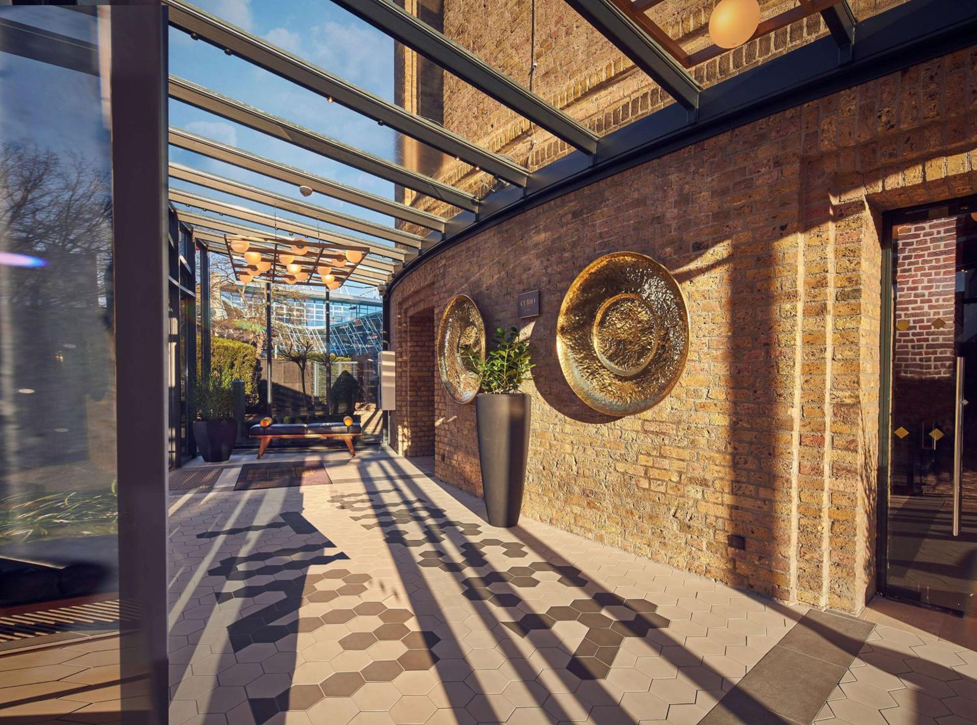 Wasserturm Hotel Cologne, Curio Collection By Hilton Bagian luar foto